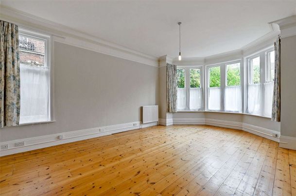 A spacious three bedroom apartment - Photo 1