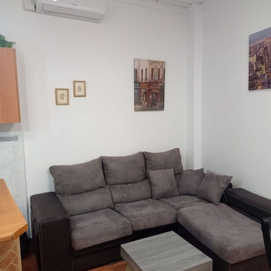 Alquiler de piso en Centro - Photo 1