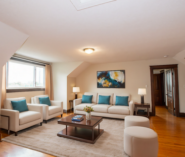 1 Bedroom Upper Unit with Large living space in St. Catharines!! - Photo 3