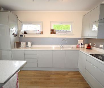 3 bedroom detached bungalow to rent - Photo 4