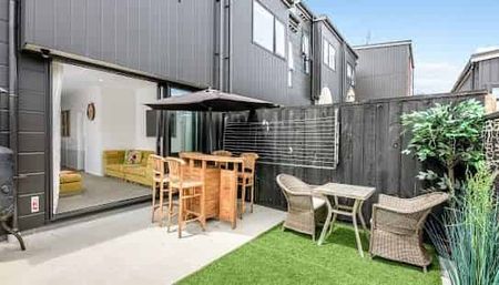 Easy living in the heart of Long Bay - Photo 3