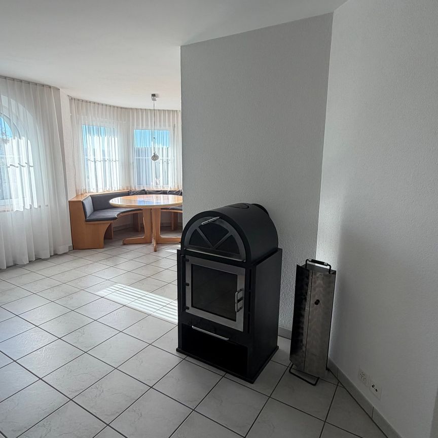 Attraktive 2.5-Zimmer-Einliegerwohnung mit Gartensitzplatz, eigener Waschküche und Weitsicht - Photo 1