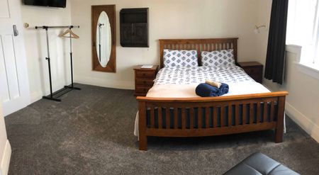 Central City Rooms with Ensuite - Photo 2