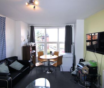 Flat 3, 32 BRUDENELL AVENUE Leeds - LS6 1HD - Photo 4