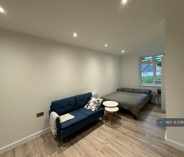 Studio to rent - Photo 6