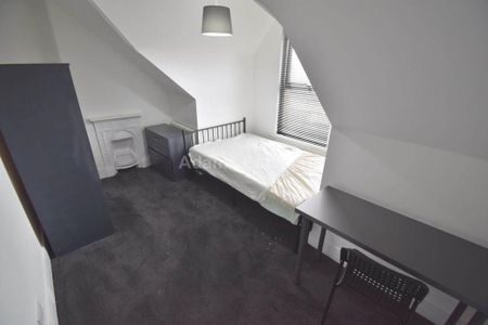 3 bedroom flat to rent - Photo 3
