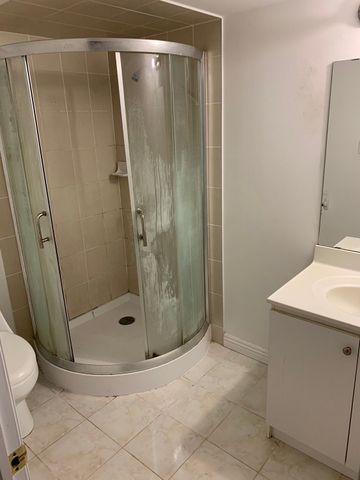 For Lease - 147 Cairncross Crescent, Markham, Ontario - Photo 4