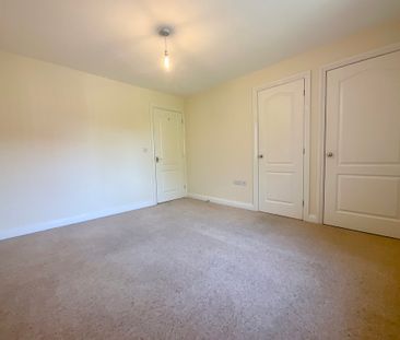2 bedroom Semi-Detached House to let - Photo 5