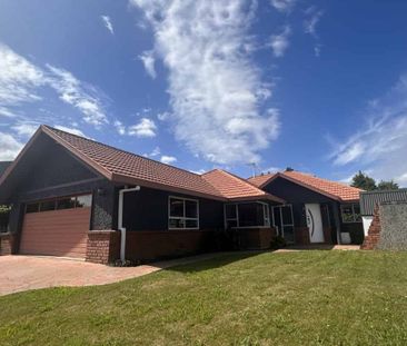 Picturesque on Pacific Drive! - Photo 1