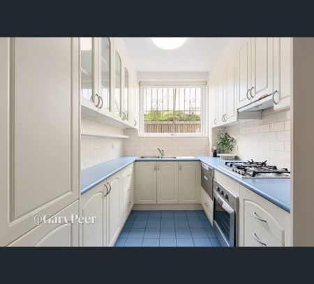 4/30 Mona Pl, South Yarra, Vic 3141 - Photo 5
