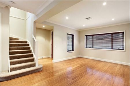 2/384 Belmore Road, Mont Albert North - Photo 2
