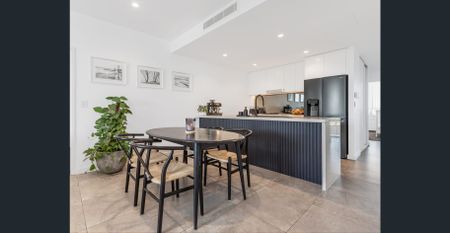 Penthouse Apartment in Prime Location! - Photo 5