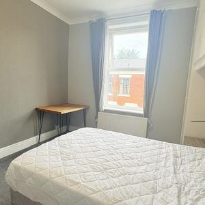 Terraced house to rent - Photo 2