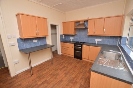 2 Bedroom Terraced House - Photo 2