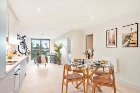 The Oakgate, KT22 7RZ, Surrey - Photo 2