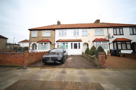 3 bedroom terraced house to rent - Photo 4