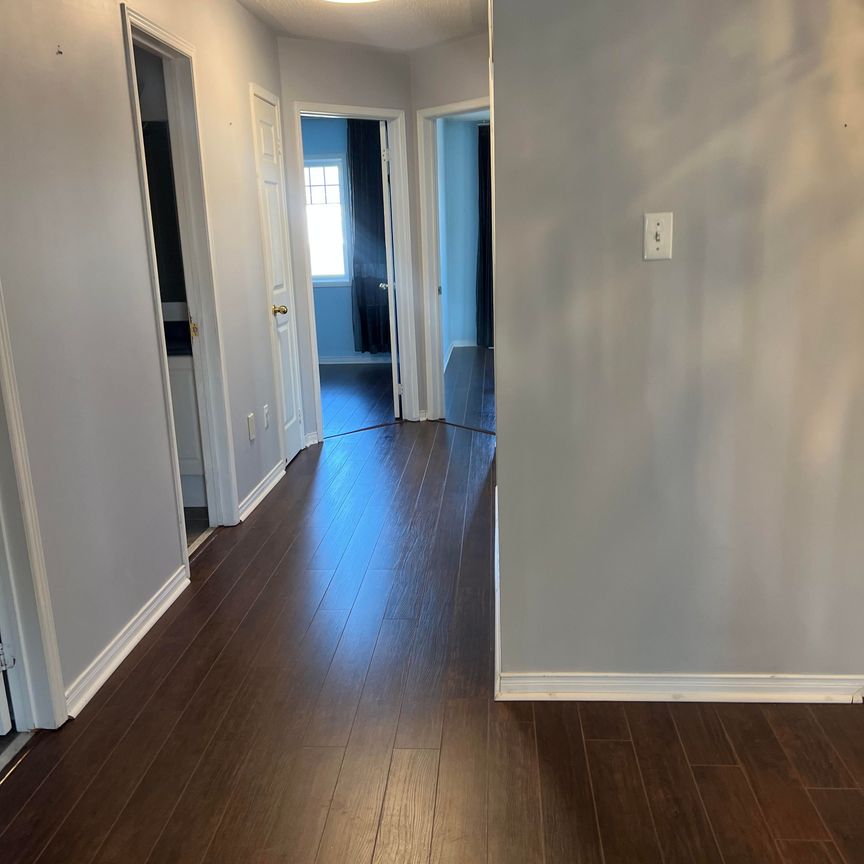 For Lease - 7 Settler's Court, Whitby, Ontario - Photo 1