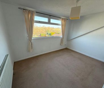 4 bedroom semi-detached bungalow to rent - Photo 4