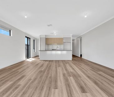 Stunning House in Premier Location! - Photo 5