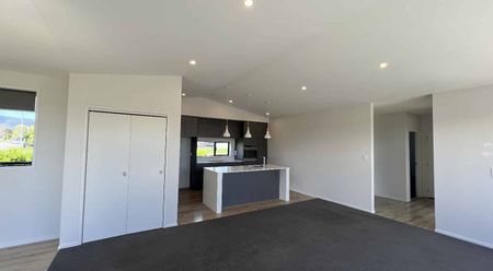 Stunning Four Bedroom Home - Photo 5