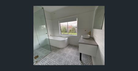 Updated family home - Photo 4