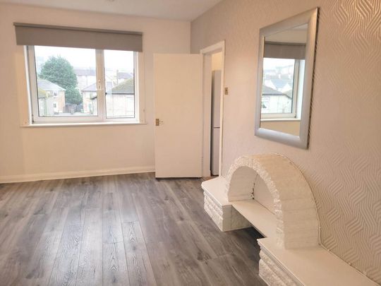 3 bedroom flat to rent - Photo 1