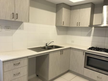Spacious 4-Bedroom Home in Piara Waters - Photo 5