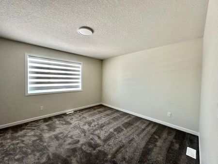 2201 Muckleplum Crescent Upper - Photo 5