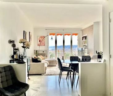 Location Appartement 3 pièces 92m² NICE 06300 - Photo 3