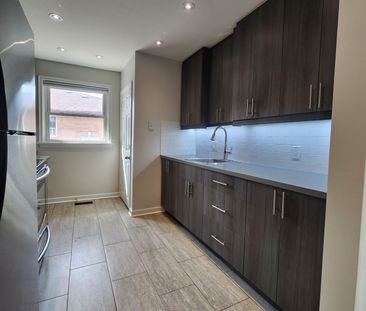 For Lease - 98 Corby Crescent Unit# 1, Brampton, Ontario - Photo 2