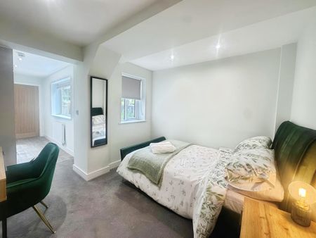 1 bedroom in a house share to rent - Photo 2