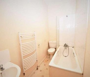 Bedroom T Floor In Aldershot, GU11 - Photo 6