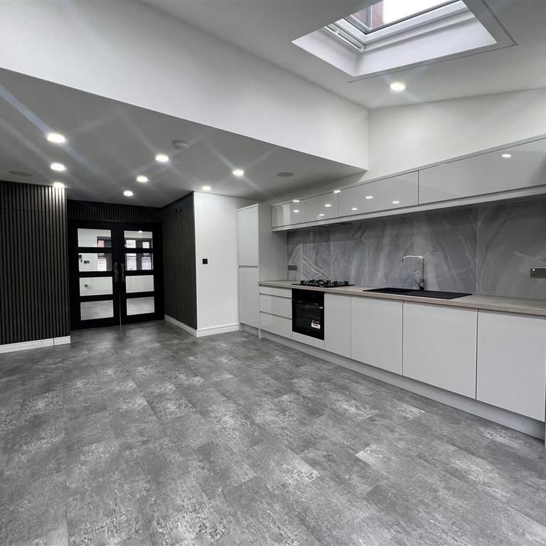 4 bedroom detached house to rent - Photo 1
