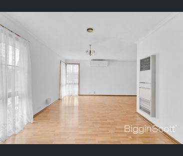 Family Living in Prime Keysborough Location - Photo 2