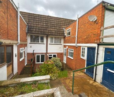 4 bedroom semi-detached house to rent - Photo 5