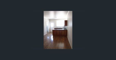 CLARENCE PARK 2 BEDROOM BLUESTONE VILLA MAISONETTE WITH MODERN OPEN PLAN EXTENSION - Photo 4