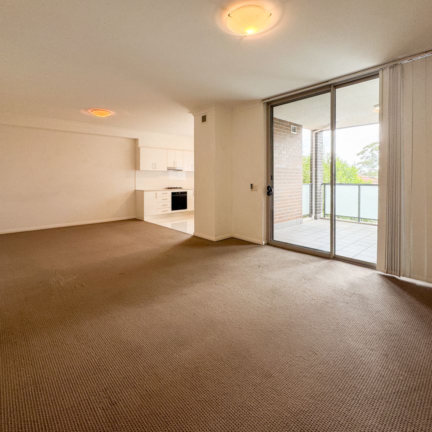 First floor 2 bedroom unit - Photo 1