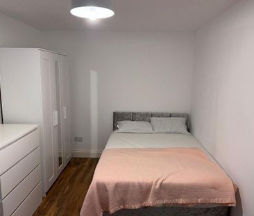 6 bedroom terraced house to rent - Photo 5