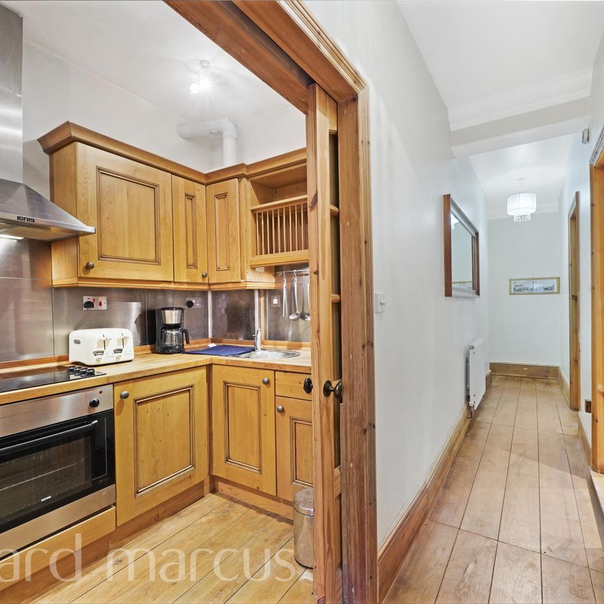 Cockspur Street, London, Westminster - Photo 1
