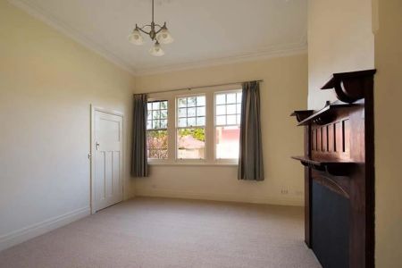 Grand Character Home in the Heart of Harcourt. - Photo 3