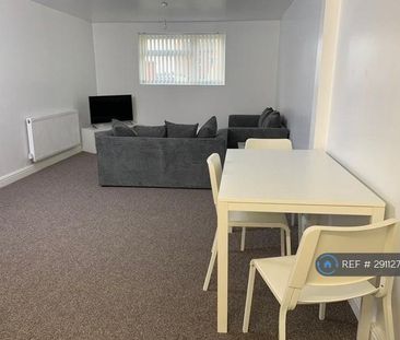 1 bedroom in a flat share to rent - Photo 2
