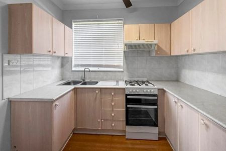 Comfort, Space & Easy-Care Living - Photo 5