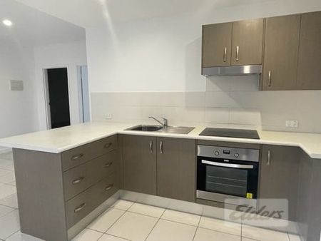 Spacious Unit - Photo 4