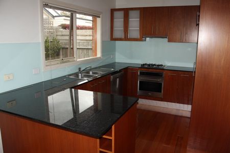 3/18 Cook Road, Mitcham - Photo 3
