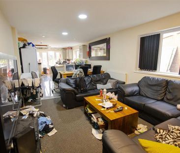 8 bedroom house to rent - Photo 1