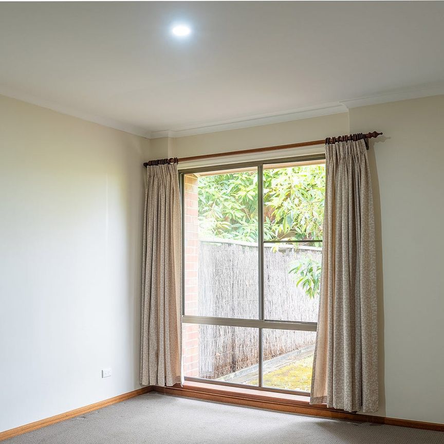 LEAFY SUNNY SPACIOUS HOMETTE, RENOVATED THROUGHOUT - Photo 1