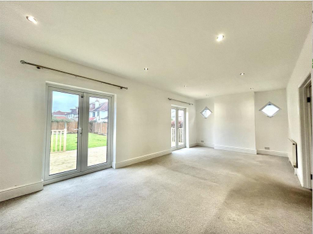 2 bedroom detached bungalow to rent - Photo 2