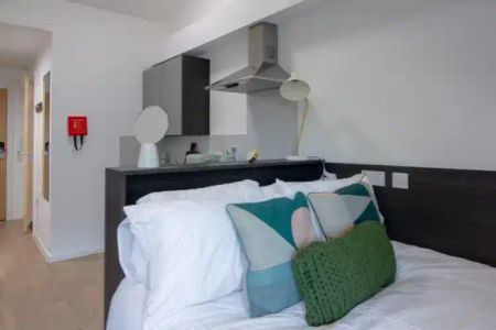 Silver Balcony Studio Riverside (Top Floor) - Photo 3