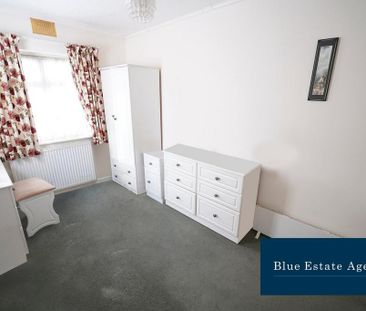 4 bedroom end of terrace house to rent - Photo 2