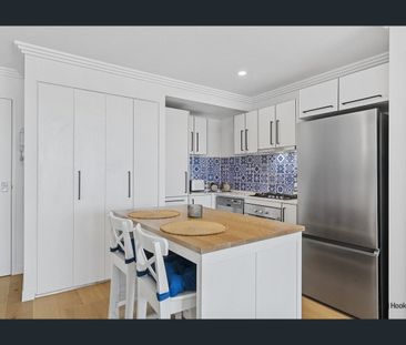 MODERN FULLY FURNISHED ONE BEDROOM APARTMENT - HEART OF PALM BEACH! - Photo 4